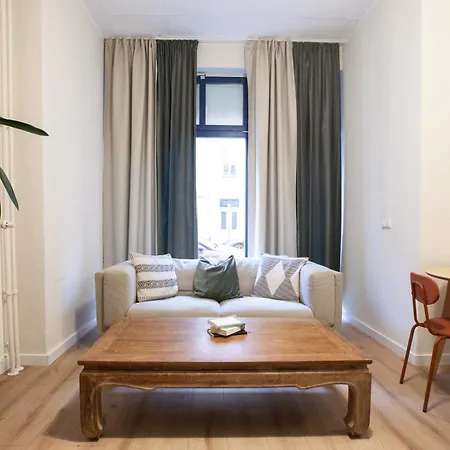 Atelier Apartment *